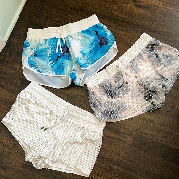 Bundle three pairs of Fabletics shorts - Picture 1 of 4